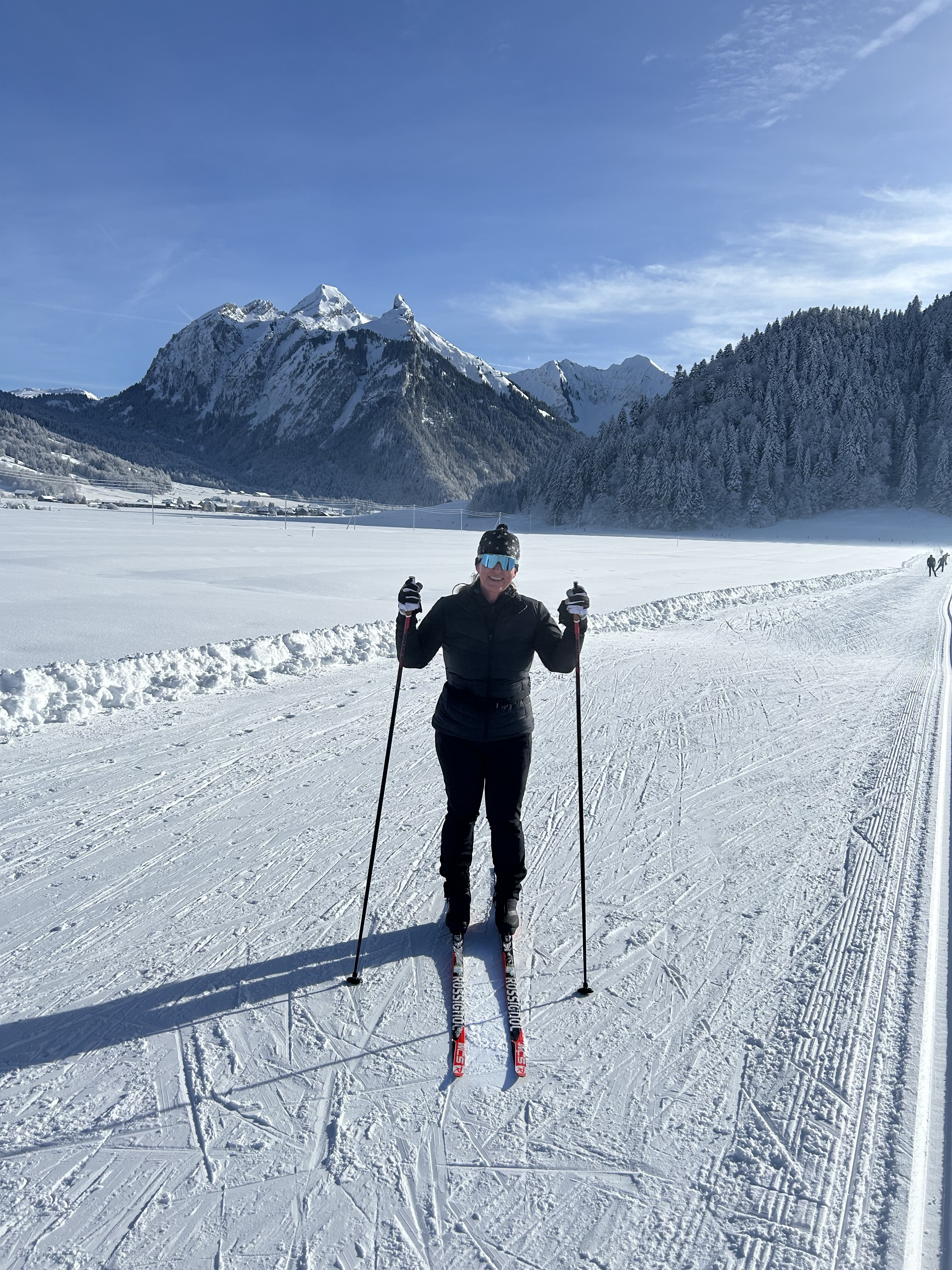 Pia learning skating cross country skiing in Studen close to Zurich